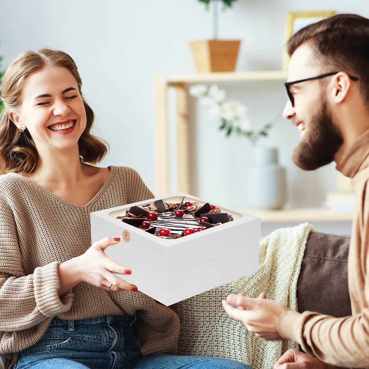Caja de pastel desechable con ventana, 10x10x5 pulgadas, ideal para cupcakes, galletas y tartas, con logo personalizado para su marca blanca, fabricada por un proveedor de confianza. Caja de pastel desechable con ventana, 10x10x5 pulgadas, ideal para cupcakes, galletas y tartas, con logo personalizado para su marca blanca, fabricada por un proveedor de confianza.
