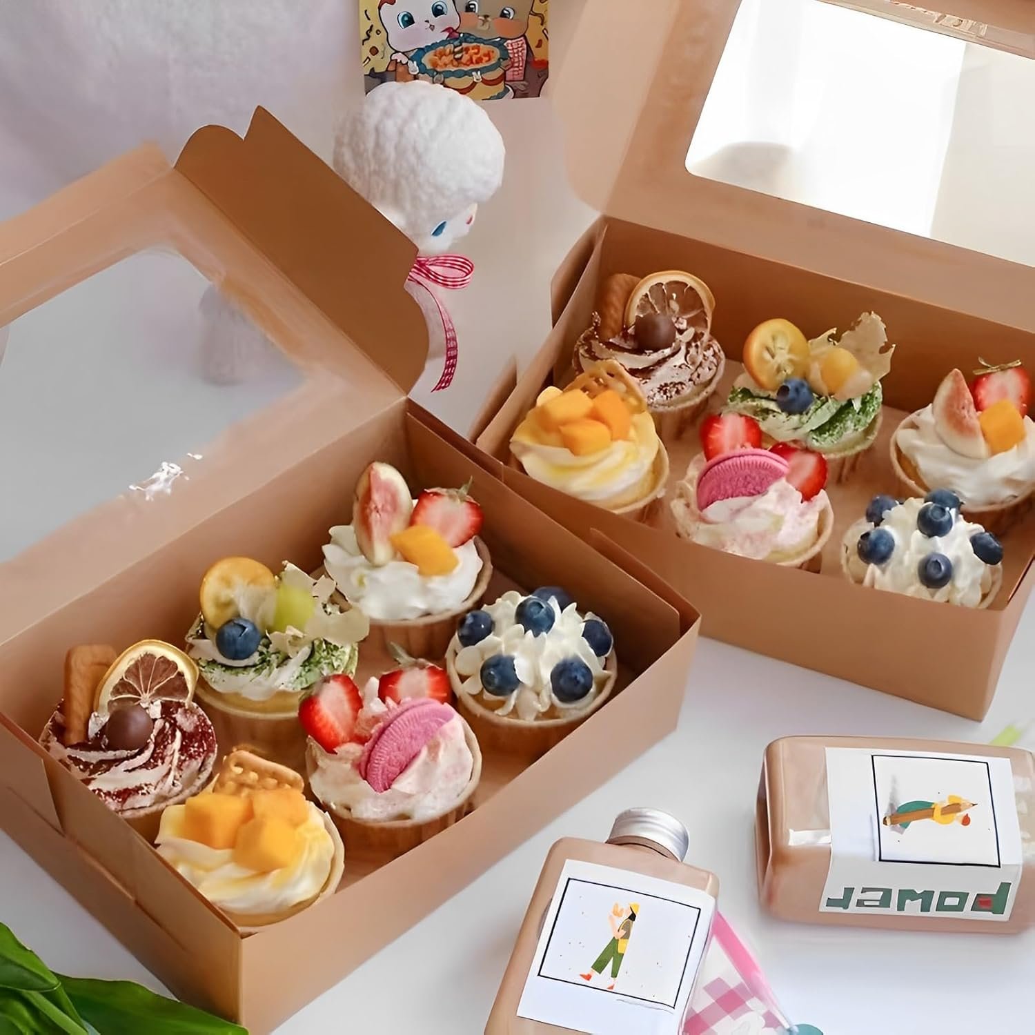 Logo Personalizado 20 cajas de cartón marrón para repostería con ventana 8x6x2.5 pulgadas, ideales para empacar galletas, cupcakes y otros dulces en celebraciones como San Valentín, el Día de la Madre y Navidad. Soluciones de Marca Blanca de nuestro Proveedor. Logo Personalizado 20 cajas de cartón marrón para repostería con ventana 8x6x2.5 pulgadas, ideales para empacar galletas, cupcakes y otros dulces en celebraciones como San Valentín, el Día de la Madre y Navidad. Soluciones de Marca Blanca de nuestro Proveedor.