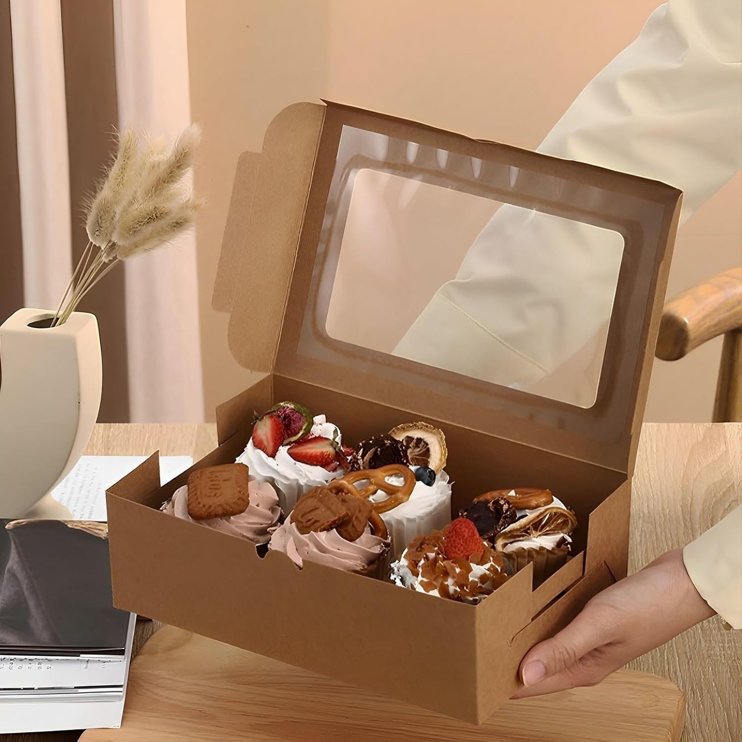 Logo Personalizado 20 cajas de cartón marrón para repostería con ventana 8x6x2.5 pulgadas, ideales para empacar galletas, cupcakes y otros dulces en celebraciones como San Valentín, el Día de la Madre y Navidad. Soluciones de Marca Blanca de nuestro Proveedor. Logo Personalizado 20 cajas de cartón marrón para repostería con ventana 8x6x2.5 pulgadas, ideales para empacar galletas, cupcakes y otros dulces en celebraciones como San Valentín, el Día de la Madre y Navidad. Soluciones de Marca Blanca de nuestro Proveedor.