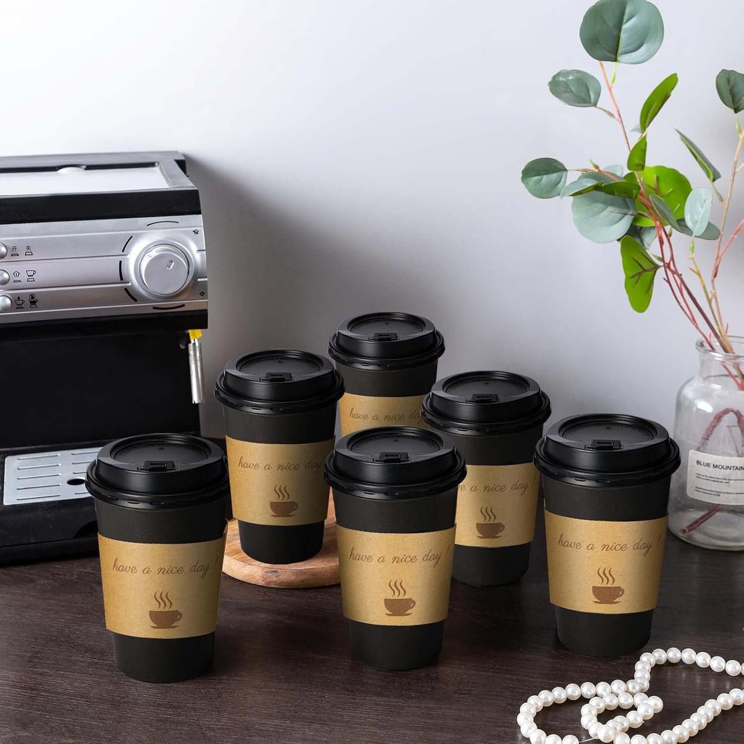 Tazas de café desechables de 16 oz con tapa, palillos y mangas, logo personalizado, 50 unidades, marca blanca, proveedor de tazas de papel negro para llevar, hogar, viaje y oficina. Tazas de café desechables de 16 oz con tapa, palillos y mangas, logo personalizado, 50 unidades, marca blanca, proveedor de tazas de papel negro para llevar, hogar, viaje y oficina.