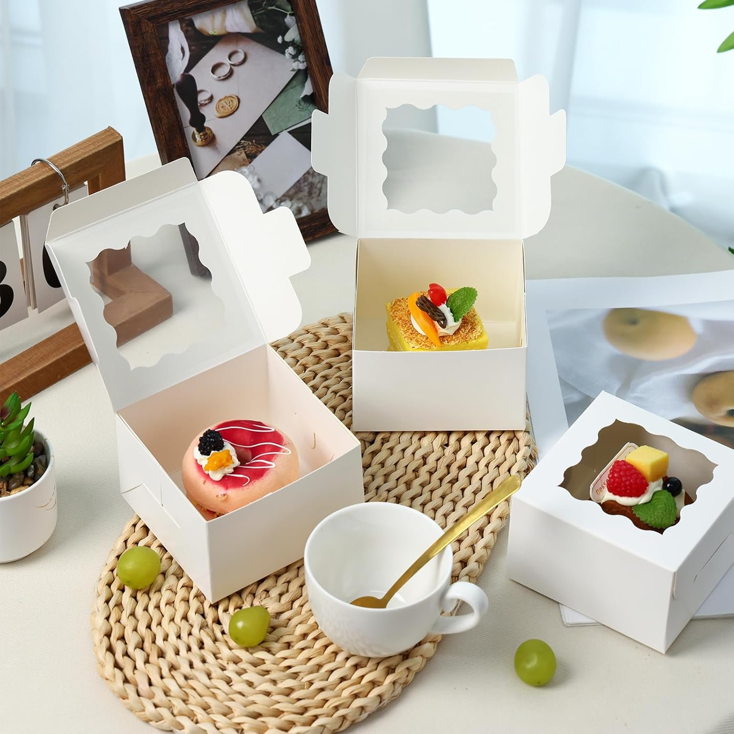 Cajas de Galletas Blancas de 50 piezas con Ventana, 4x4x2.5 pulgadas, para Pastelería con 5 pegatinas, ideal para Galletas Pequeñas, Postres y Fábrica de Marca Blanca. Logo Personalizado incluido. Cajas de Galletas Blancas de 50 piezas con Ventana, 4x4x2.5 pulgadas, para Pastelería con 5 pegatinas, ideal para Galletas Pequeñas, Postres y Fábrica de Marca Blanca. Logo Personalizado incluido.