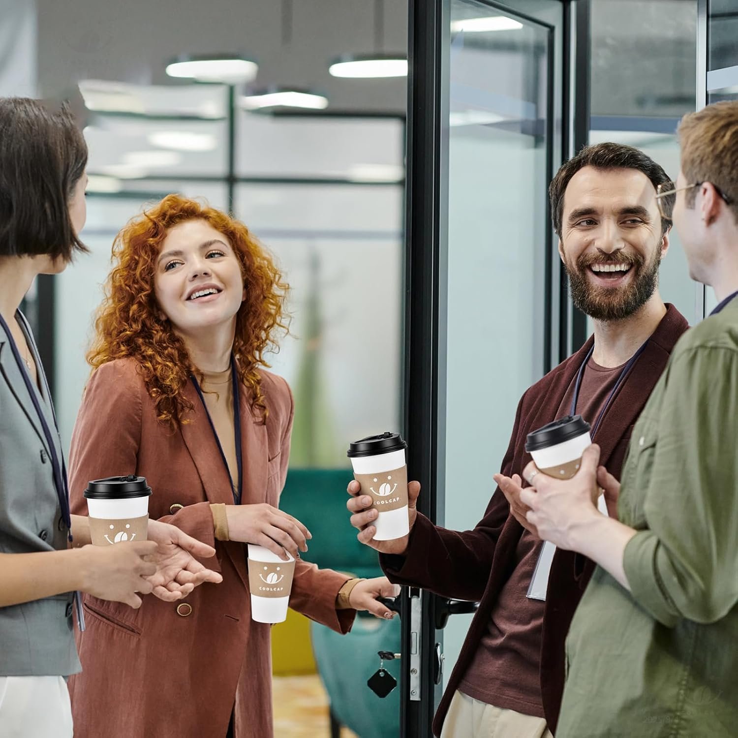 Tazas de café de 16 onzas con tapas y mangas, 100 unidades a granel para bebidas calientes, marca blanca personalizable, proveedor de tazas de papel desechables para café caliente.