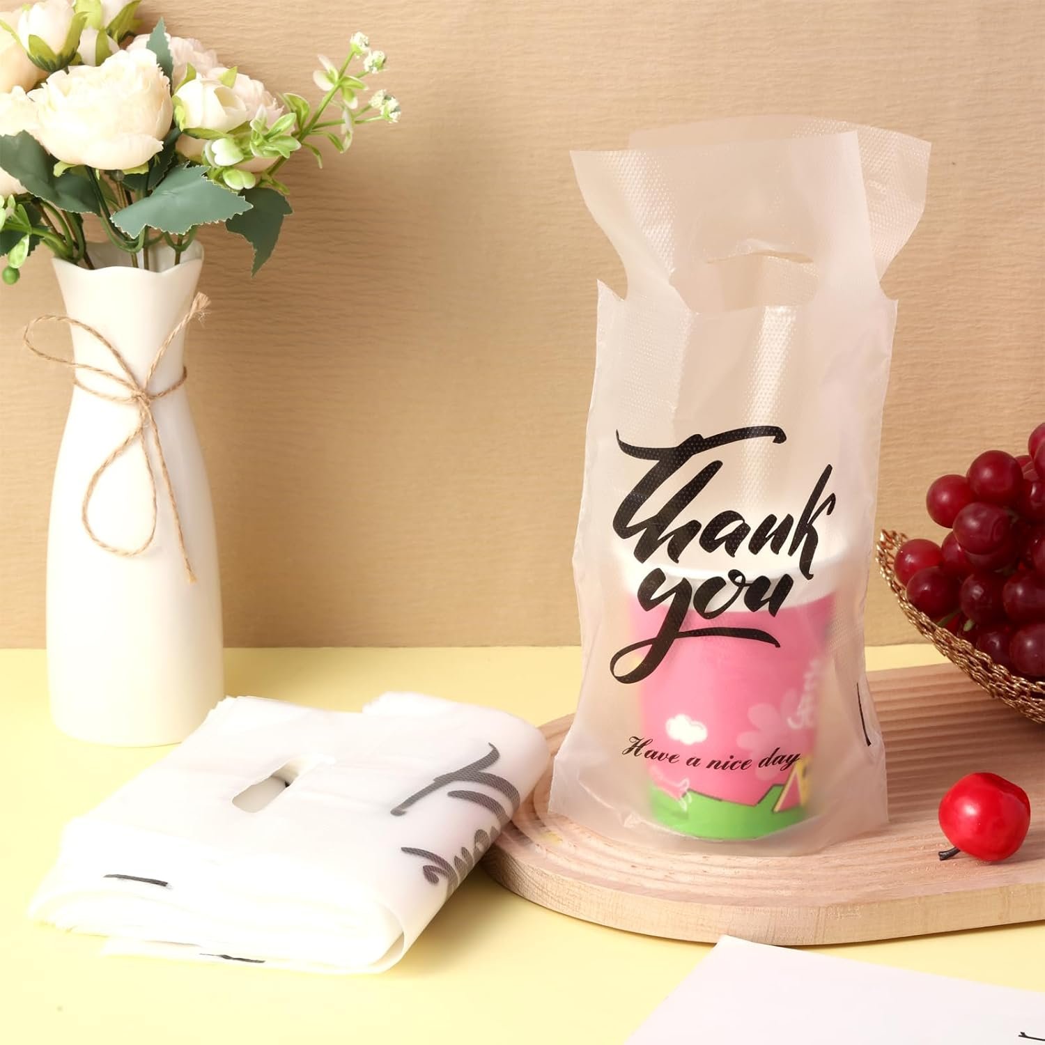 Porta Bebidas Transparente para Entrega de 500 Piezas con Mango y Bolsas de Bebidas de Agradecimiento, Marca Blanca para Cafeterías, Restaurantes, Pastelerías y Bares, Proveedor.