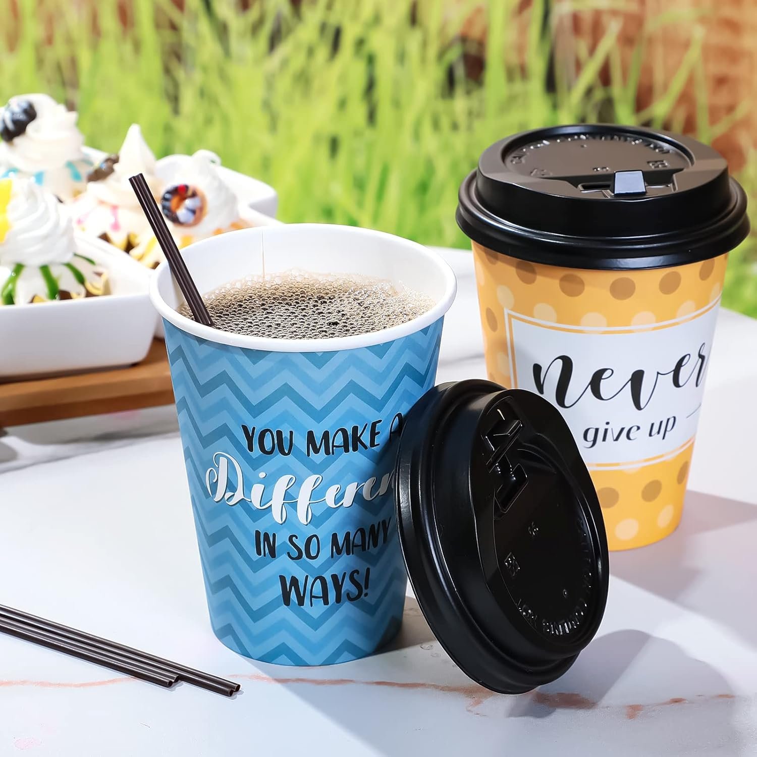 Tazas de café desechables personalizadas con tapa y pajitas, 100 unidades, estilo fresco para agua, jugos, café y té, ideales para el hogar y cafeterías, Marca blanca de Fábrica.