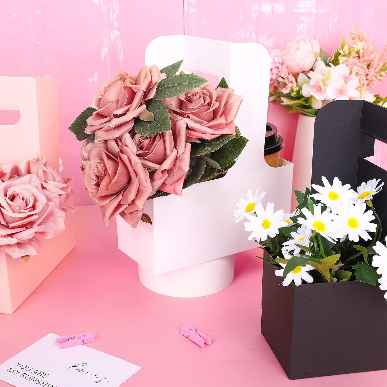 Logo Personalizado Cajas de Regalo de 24 Pcs para Día de la Madre y San Valentín con Asa, Soportes para Bebidas de 2 Tazas en Rosa, Negro y Blanco, Ideal para Bodas, Cumpleaños y Baby Shower, Proveedor de Productos Personalizados.