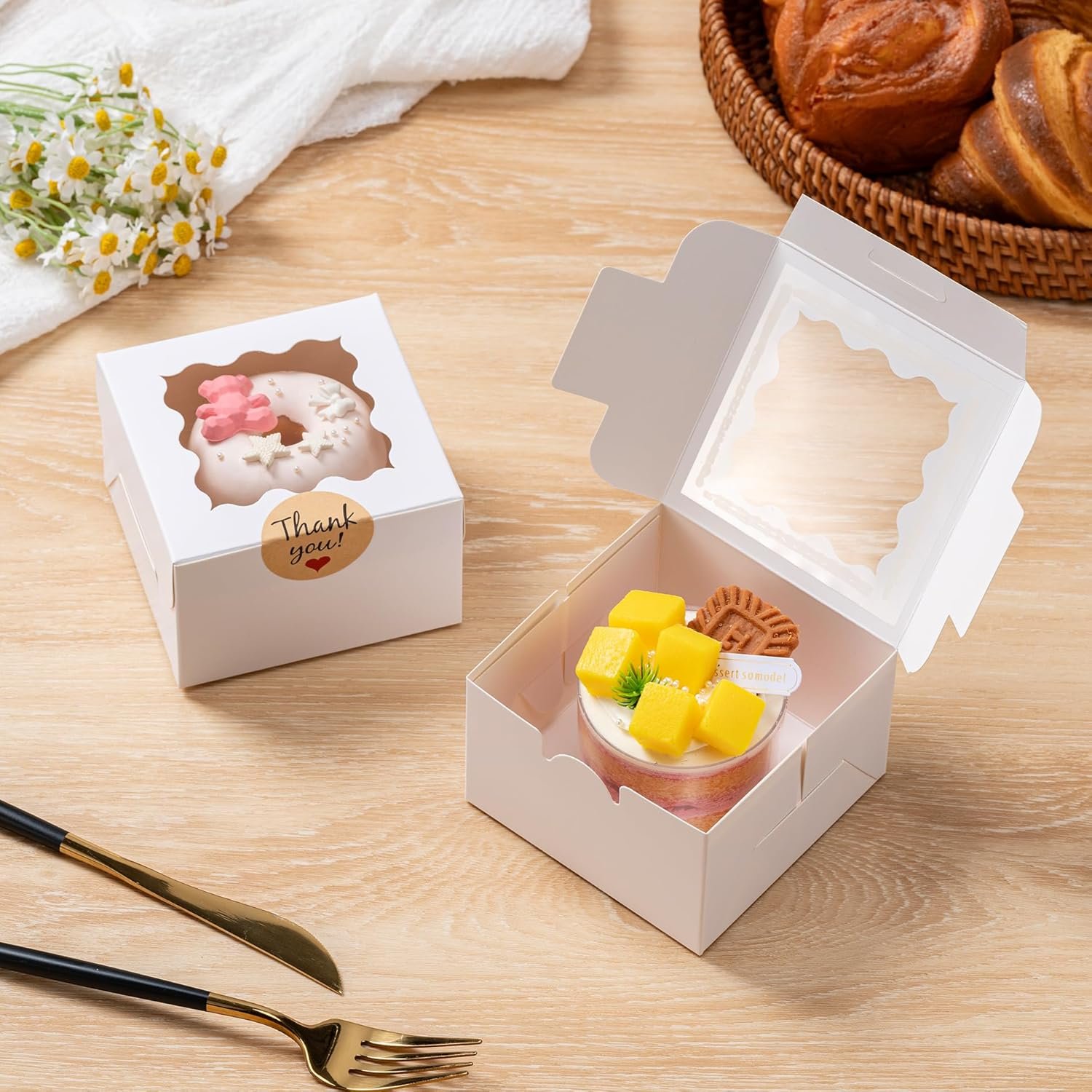 Cajas de galletas con ventana, 20 unidades, 4x4x2.5 pulgadas, ideales para pastelería, postres y golosinas, incluye 25 stickers para personalizar, Marca Blanca, Proveedor.