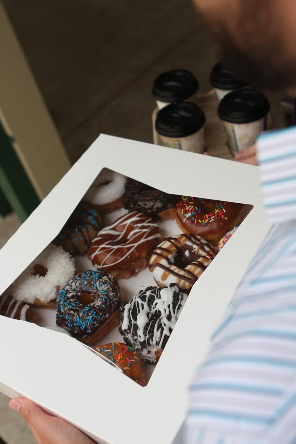 Caja de Panadería Blanca con Ventana, 100 Unidades, 16x12x2.5, Contenedores Auto Pop-Up para Pasteles, Tazón de Galletas con Ventana, Logo Personalizado, Ideal para Donas, Proveedor de Envases Desechables.
