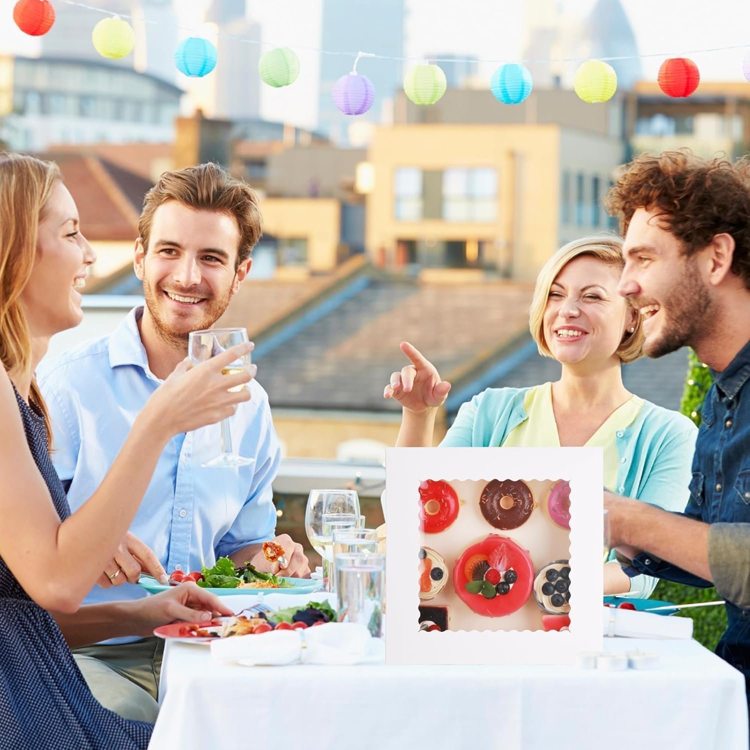 Caja de pastelería con ventana de 10x10x2.5 pulgadas, ideal para galletas, tartas, donuts, chocolates y muffins. Ofrecemos Marca Blanca para personalizar con tu Logo Personalizado, fabricadas en nuestra Fábrica.
