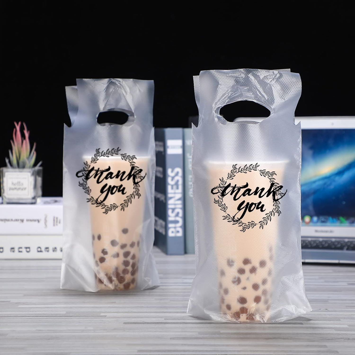 Bolsas de plástico portadoras de bebidas para entrega, con asa transparente y gracias, capacidad para 1 taza, ideales para café, té, jugos. Fábrica de bolsas personalizadas con logo y marca blanca.