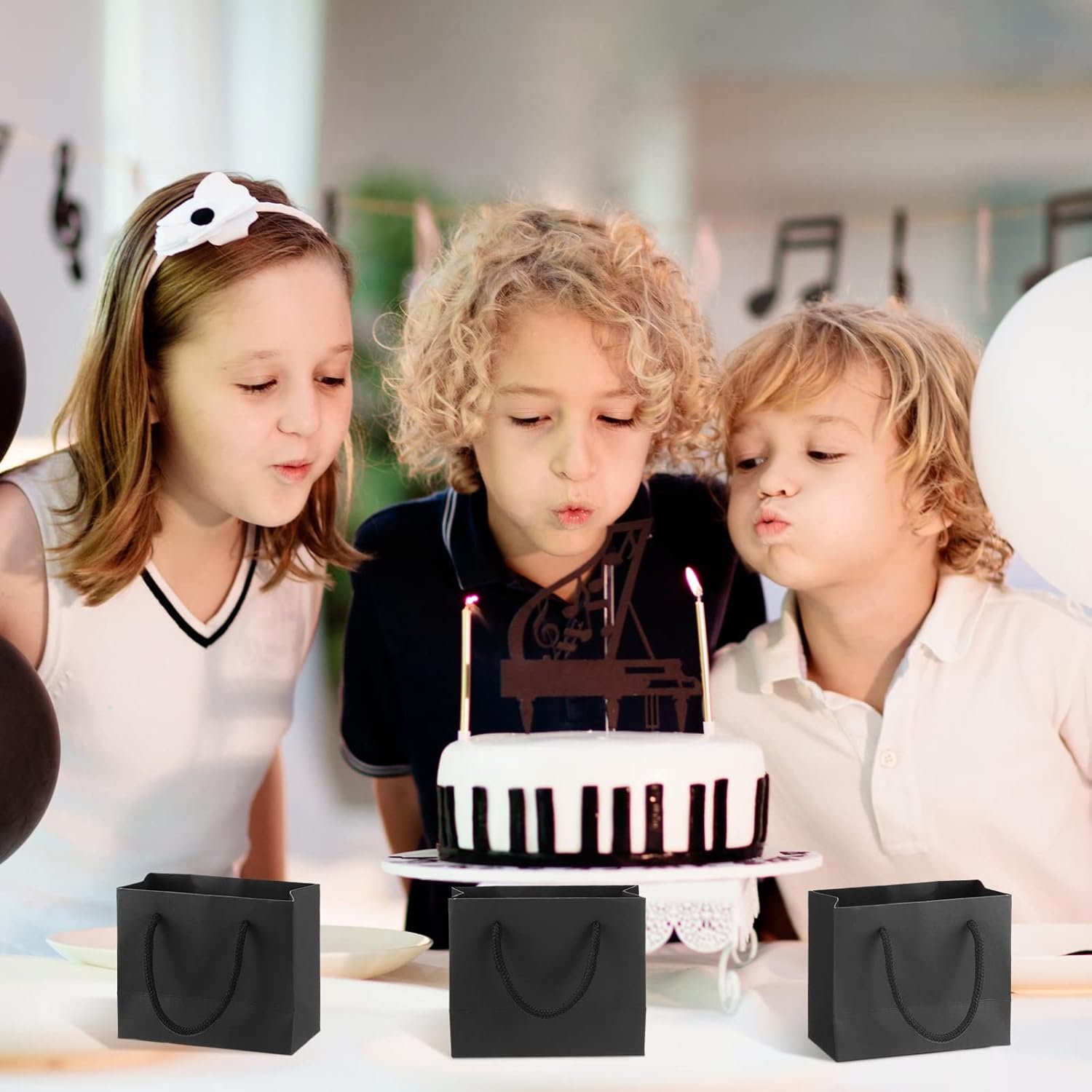 Bolsas de Regalo Negras Mini de 100 Pcs con Mangas, 3.9 x 4.7 x 2.4 Pulgadas, Personalizadas con Logo para Negocios Pequeños, Fábrica de Bolsas de Papel para Eventos como Bodas y San Valentín. Bolsas de Regalo Negras Mini de 100 Pcs con Mangas, 3.9 x 4.7 x 2.4 Pulgadas, Personalizadas con Logo para Negocios Pequeños, Fábrica de Bolsas de Papel para Eventos como Bodas y San Valentín.