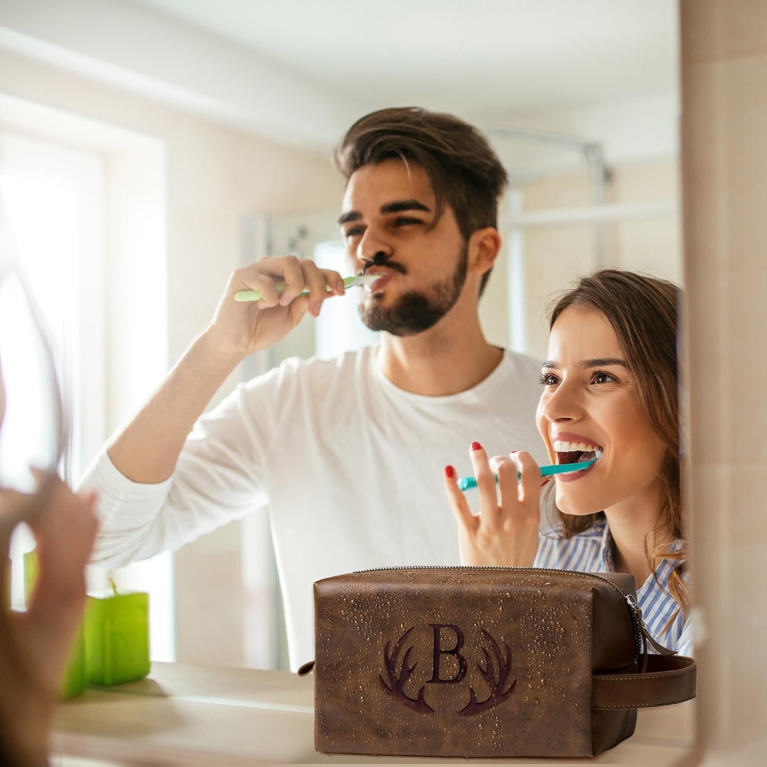 Logo Personalizado Necessaire de Aseo para Hombre con Inicial Grabada, Regalos Originales para Papá, Esposo, Novio, Abuelo, Hijo, Bolsa de Aseo de Cuero PU Impermeable, Esenciales de Viaje, Proveedor.