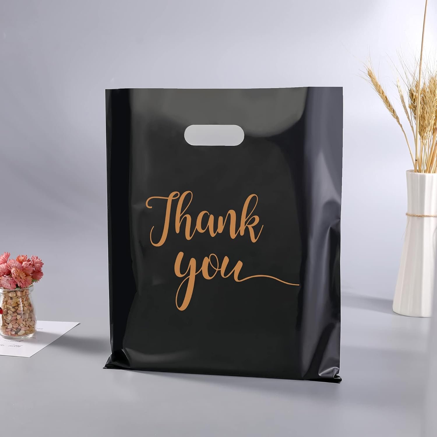 Bolsas de Agradecimiento con Asa para Negocios 100 Pack 12x15 Pulgadas Extra Gruesas 2.36 Mil Reutilizables para Empaque de Productos en Tiendas Minoristas Boutique Regalos con Logo Personalizado de Proveedor.