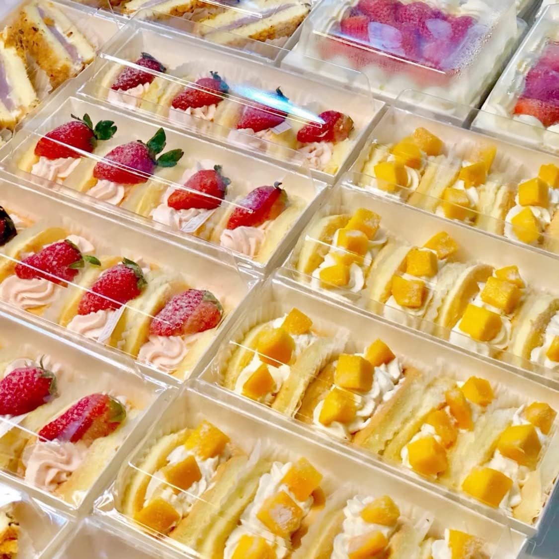 Logo Personalizado 50 Pack de cajas de charcutería de papel con tapa transparente, 7.5'' envases desechables para alimentos, cajas para sándwiches y repostería para pastelitos, fresas, galletas cubiertas de chocolate, bombas de chocolate caliente, Proveedor.