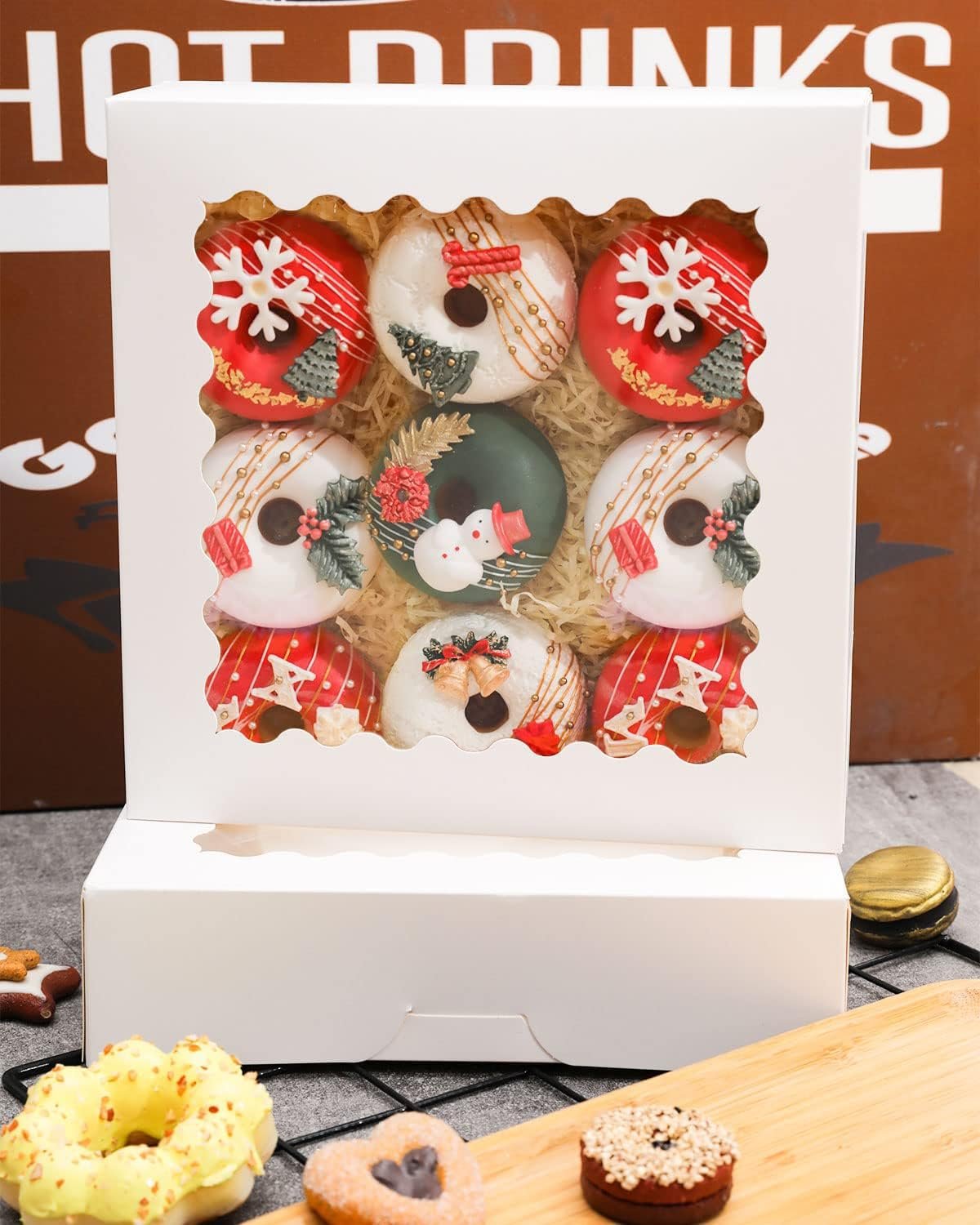 Caja de pastelería blanca con ventana 8x8x2.5 pulgadas, pack de 12 piezas, ideal para donuts y tartas, marca blanca, productos de Fábrica. Caja de pastelería blanca con ventana 8x8x2.5 pulgadas, pack de 12 piezas, ideal para donuts y tartas, marca blanca, productos de Fábrica.
