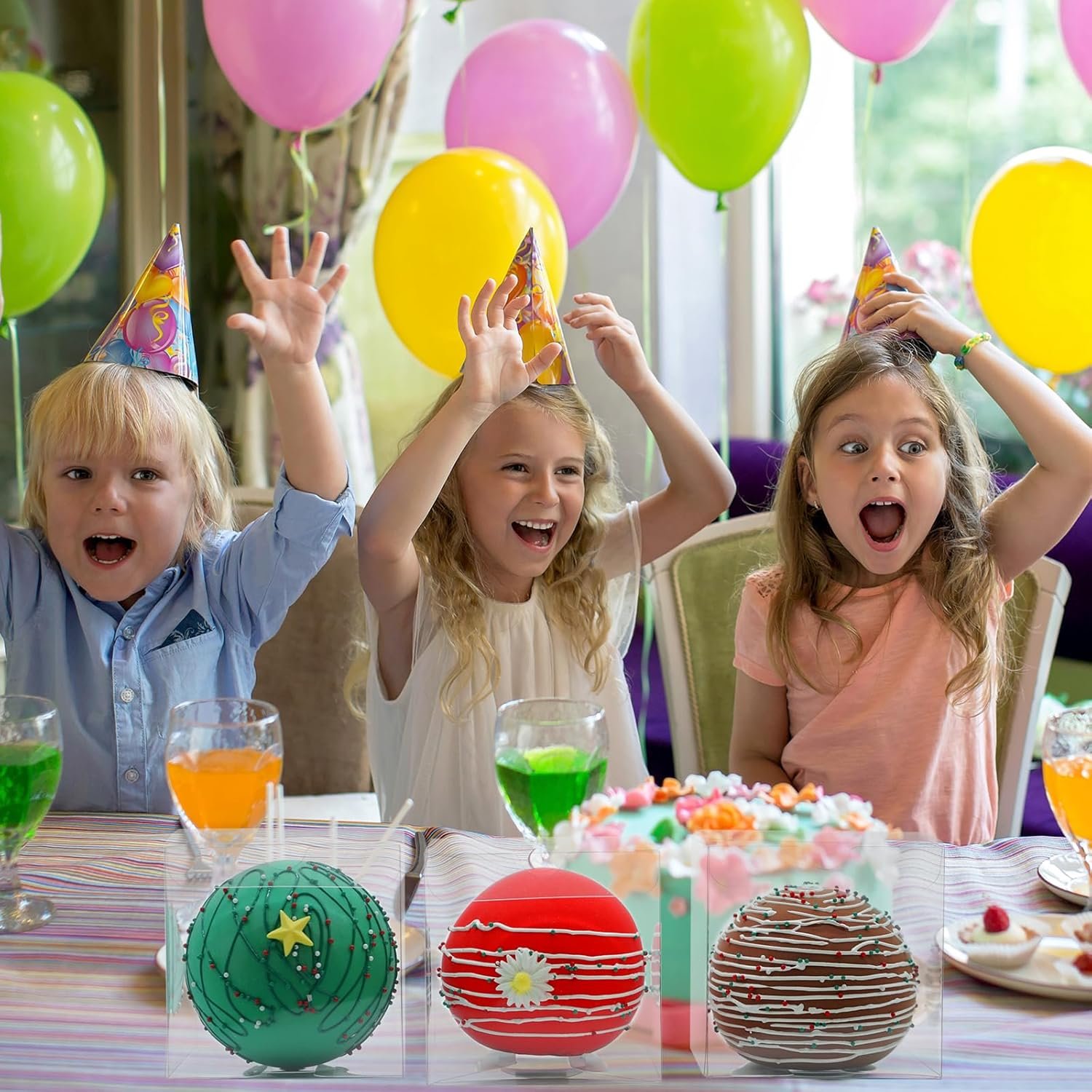 Cajas de Favor Claras de 3x3x3 Pulgadas para Bombas de Chocolate, Cajas de Regalo, Cajas de Cupcake y Macaron con Logo Personalizado, Perfectas para Cumpleaños, Bodas y Eventos, Disponibles en Fábrica.