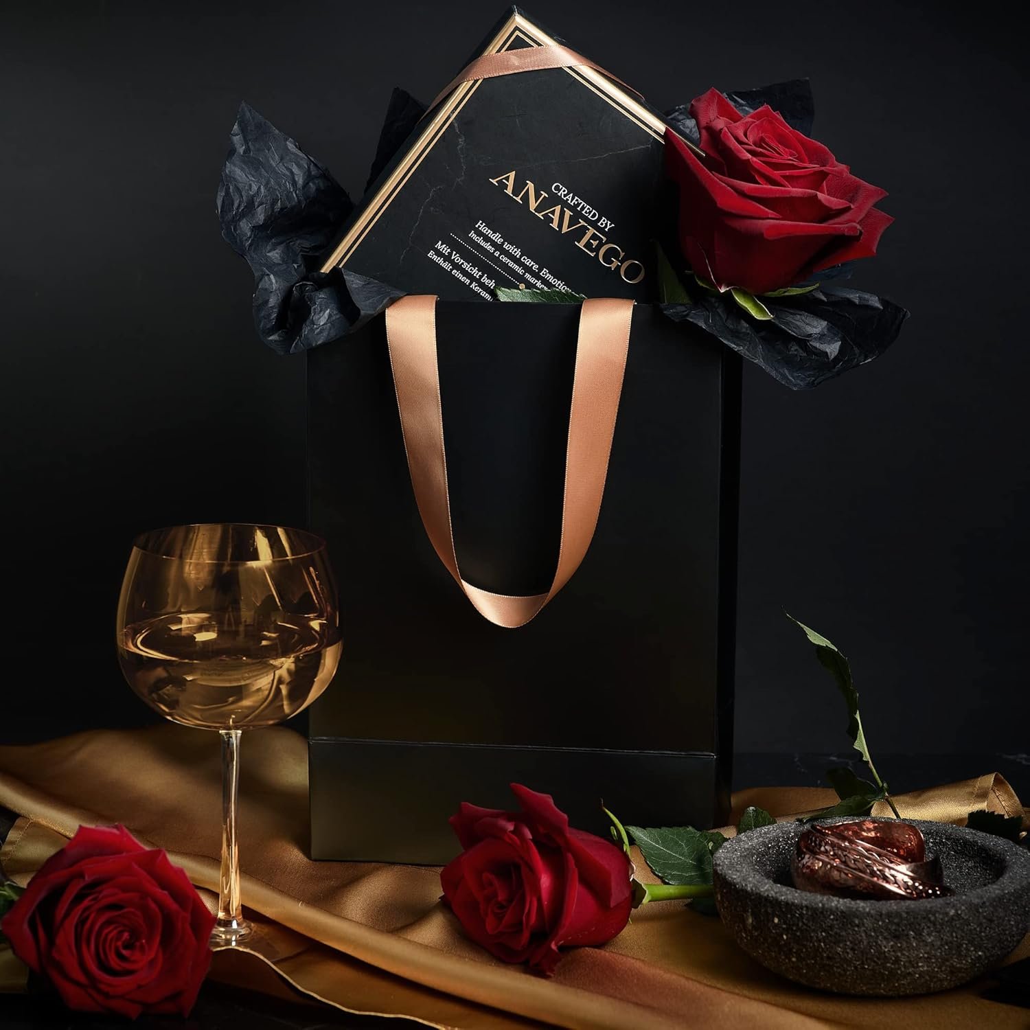Bolsas de regalo negras personalizadas con logo, con marcadores metálicos para personalización y papel de seda, tamaño medio 8x10″, resistentes y mate. Ideal para cumpleaños. Proveedor de marca blanca.