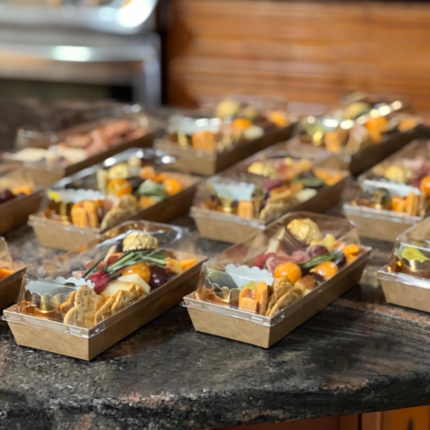 Caja de Charcutería Pequeña de Cartón Kraft de 150PCS 7.5x3.3 Pulgadas con Tapa Transparente, Ideal para Postres, Galletas, Sándwiches, Pasteles, Sushi y Cupcakes, Proveedor de Marca Blanca.