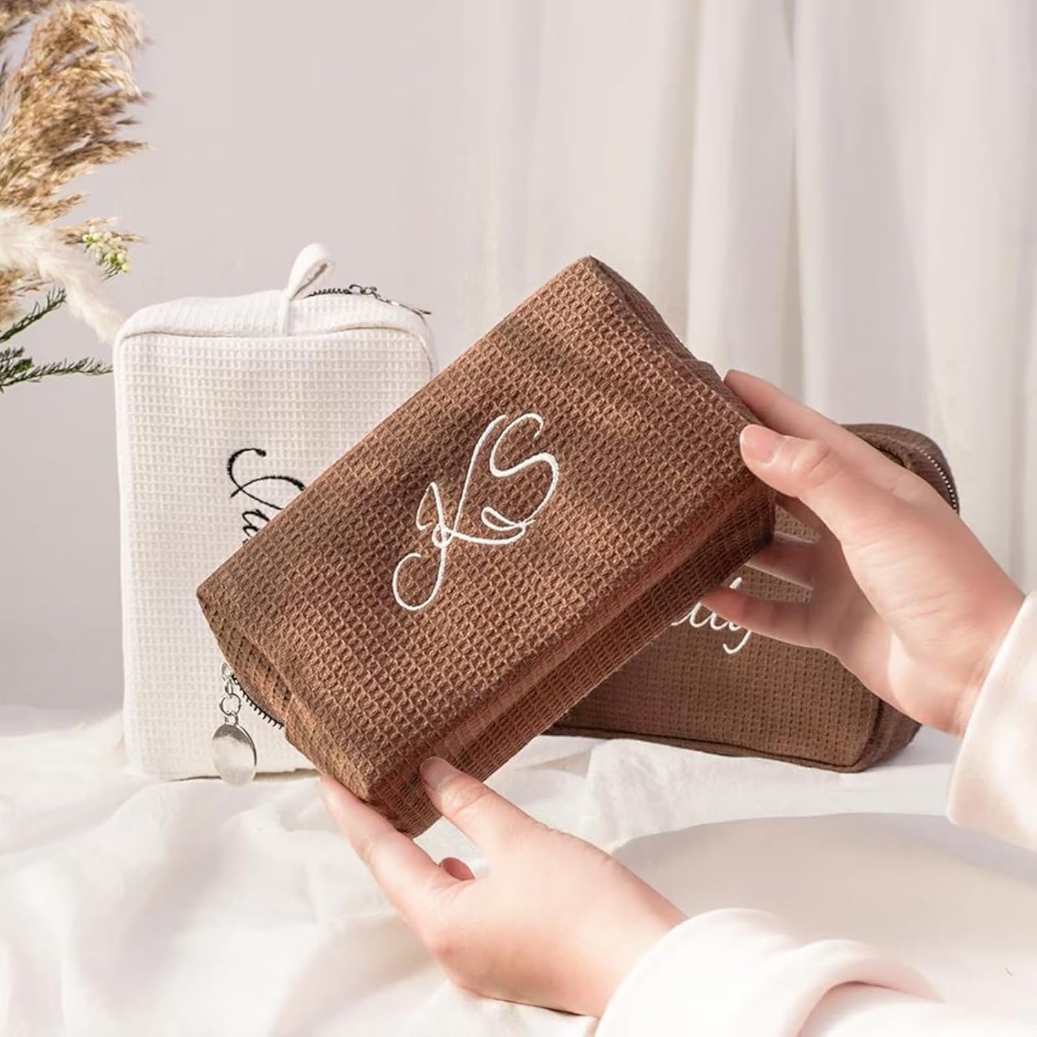 Logo Personalizado Neceser de Maquillaje Beige, Bolsa de Aseo Personalizada con Iniciales, Regalo Personalizado para Novias y Damas de Honor, Proveedor de Fábrica.