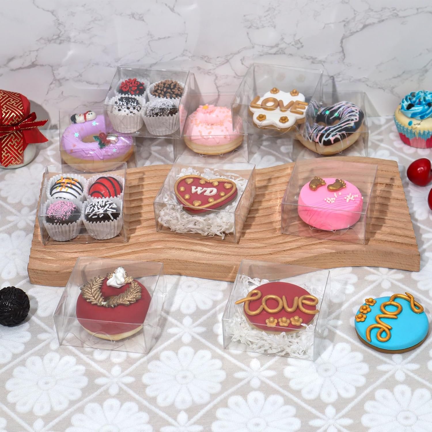 Cajas de regalo de plástico transparente de 100 piezas de 4x4x2 pulgadas para galletas, fresas cubiertas de chocolate, trufas, brownies y más con Marca Blanca, ideales para personalización con Logo Personalizado y disponibles en Fábrica.