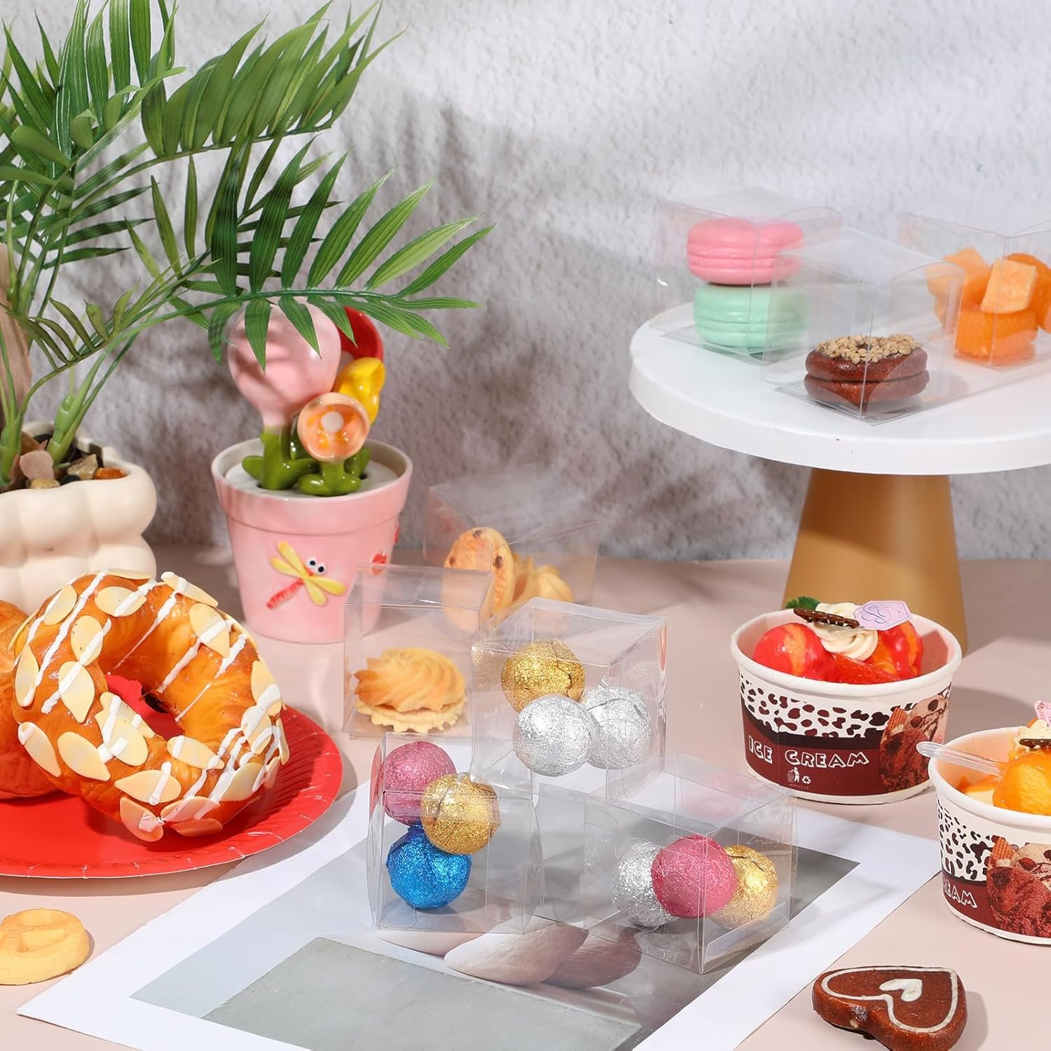 Cajas de Favor Transparentes Personalizadas con Logo, 200 Pcs Contenedores para Dulces y Macarons 2 x 2 x 2 Pulgadas, Marca Blanca de Fábrica Ideal para Fiestas de Cumpleaños y Baby Shower. Cajas de Favor Transparentes Personalizadas con Logo, 200 Pcs Contenedores para Dulces y Macarons 2 x 2 x 2 Pulgadas, Marca Blanca de Fábrica Ideal para Fiestas de Cumpleaños y Baby Shower.