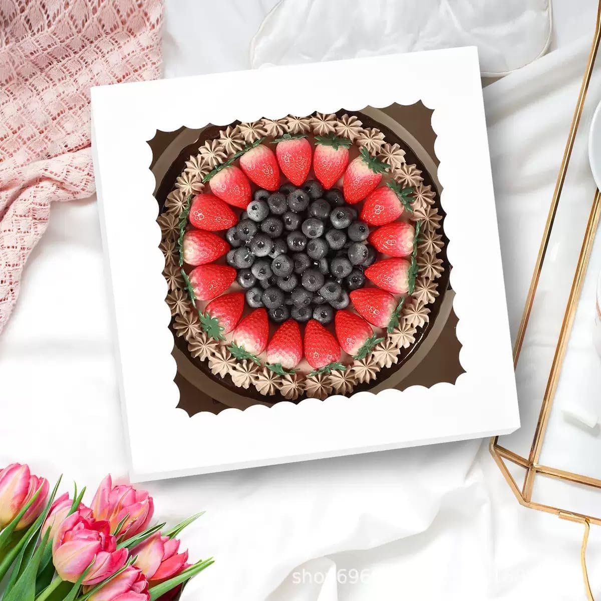 Logo Personalizado 3 - Pack de Cajas para Pasteles Blancas de 8×8×8 Pulgadas, Cartón Reforzado con Ventana Festoneada, Ideal para Presentación Profesional de Panaderías con Proveedor. Logo Personalizado 3 - Pack de Cajas para Pasteles Blancas de 8×8×8 Pulgadas, Cartón Reforzado con Ventana Festoneada, Ideal para Presentación Profesional de Panaderías con Proveedor.
