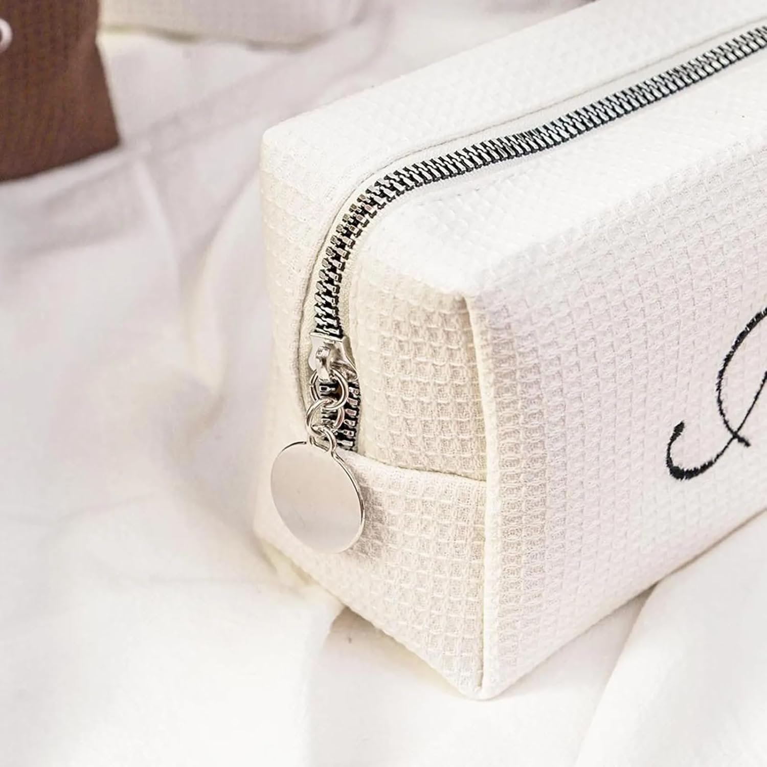 Logo Personalizado Neceser de Maquillaje con Iniciales Bordadas, Regalo Personalizado para Damas de Honor, Blanco, Proveedor de Productos. Logo Personalizado Neceser de Maquillaje con Iniciales Bordadas, Regalo Personalizado para Damas de Honor, Blanco, Proveedor de Productos.
