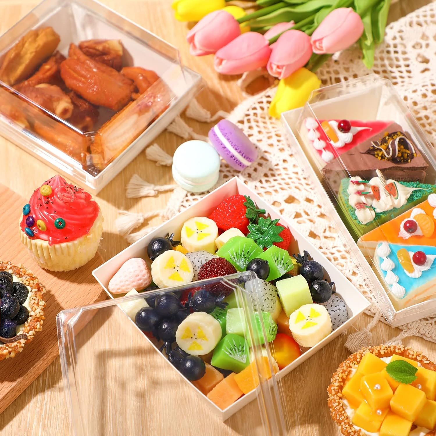 Caja de charcutería desechable con logo personalizado de 100 unidades, 2 tamaños, tapa de seguridad clara, caja cuadrada blanca de 5'' para productos de panadería, caja de 7.5'' para sandwiches, pasteles, galletas, postres y ensaladas, ideal para marcas blancas de un proveedor. Caja de charcutería desechable con logo personalizado de 100 unidades, 2 tamaños, tapa de seguridad clara, caja cuadrada blanca de 5'' para productos de panadería, caja de 7.5'' para sandwiches, pasteles, galletas, postres y ensaladas, ideal para marcas blancas de un proveedor.